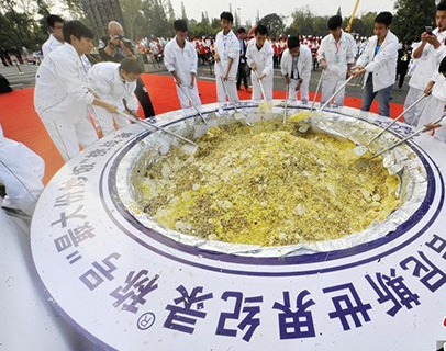 中国人的吉尼斯情结:＂世界最大份炒饭＂