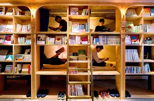 资料图：日本东京“可以住宿的书店”。