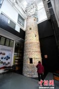 西安现11米高书塔艺术品 唤起民众回归传