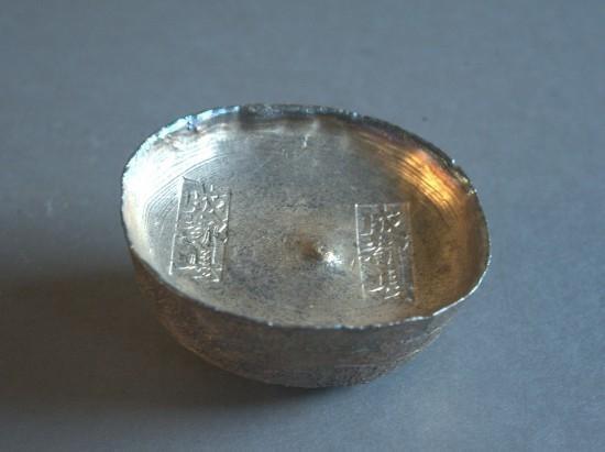 印有“成都县”的馒头形十两银锭（共品钱币博物馆供图）